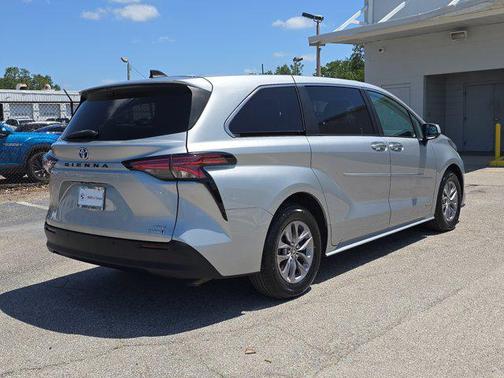 2021 Toyota Sienna XLE 7 Passenger