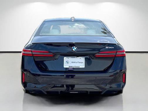 Carbon Black Metallic 2027 BMW 530 i