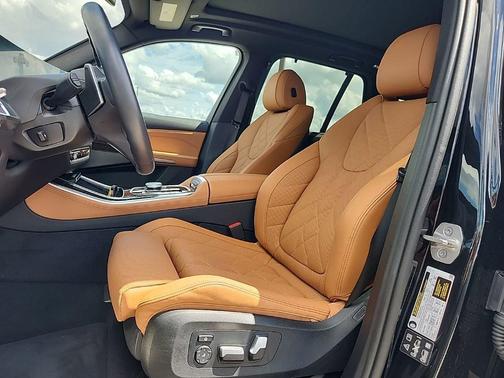 Black Sapphire Metallic 2024 BMW X5 xDrive40i