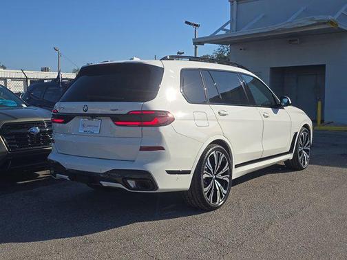 2025 BMW X7 xDrive40i