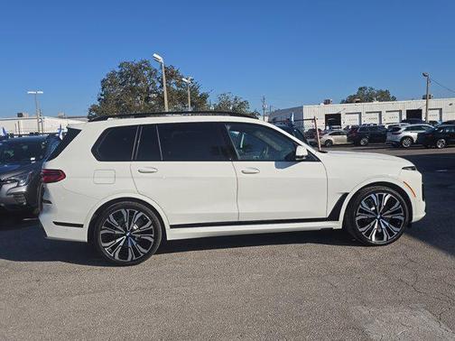 2025 BMW X7 xDrive40i