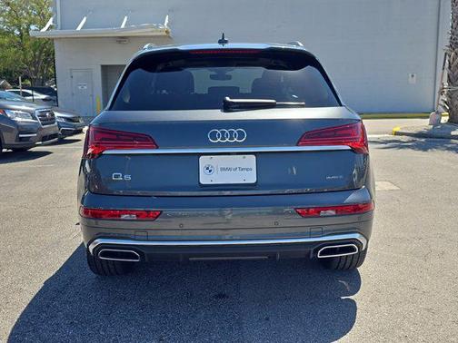 Daytona Gray Pearl Effect 2023 Audi Q5 45 S line Prestige