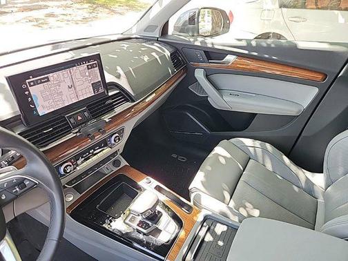 Daytona Gray Pearl Effect 2023 Audi Q5 45 S line Prestige