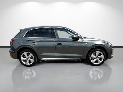 Daytona Gray Pearl Effect 2023 Audi Q5 45 S line Prestige