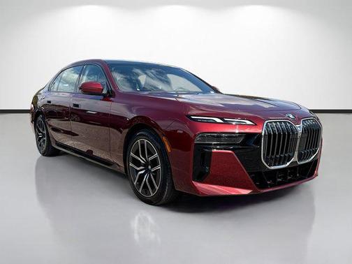 Aventurin Red Metallic 2025 BMW 740 740i