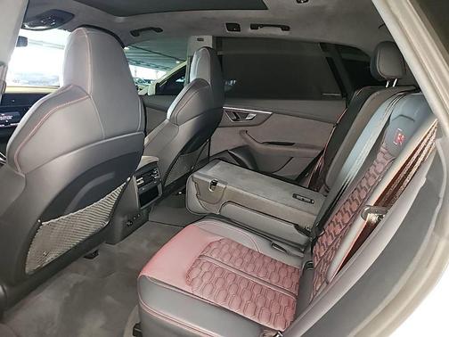 Glacier White Metallic 2025 Audi RS Q8 4.0T