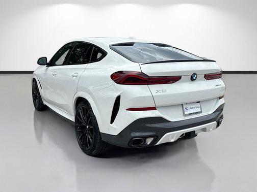 Alpine White 2027 BMW X6 xDrive40i