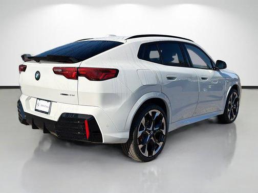 Alpine White 2026 BMW X2 xDrive28i