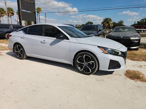 2023 Nissan Altima SR FWD