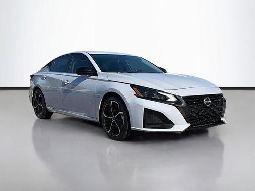 2023 Nissan Altima SR FWD