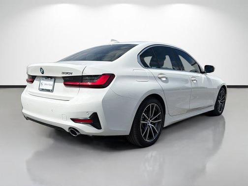 Alpine White 2022 BMW 330 330i