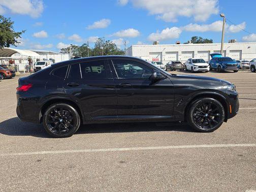 2025 BMW X4 xDrive30i