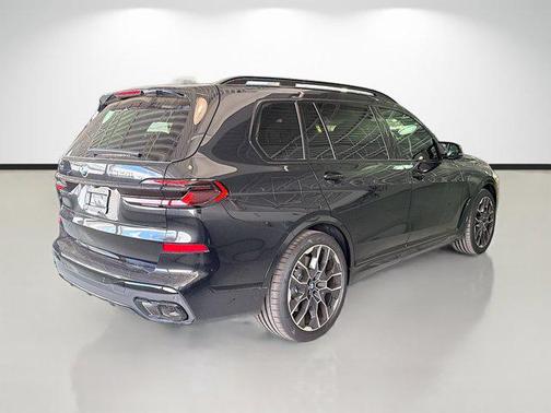 Black Sapphire Metallic 2026 BMW X7 M60i