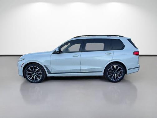 Mineral White Metallic 2021 BMW X7 xDrive40i