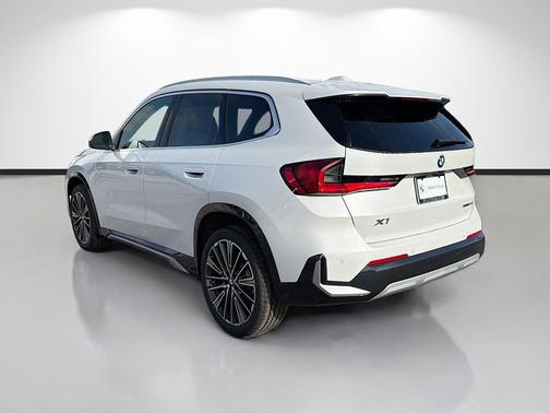 Mineral White Metallic 2026 BMW X1 xDrive28i