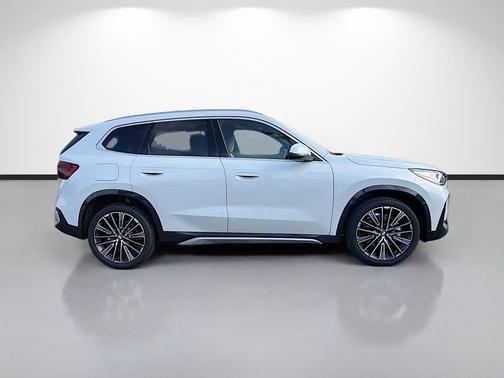 Mineral White Metallic 2026 BMW X1 xDrive28i