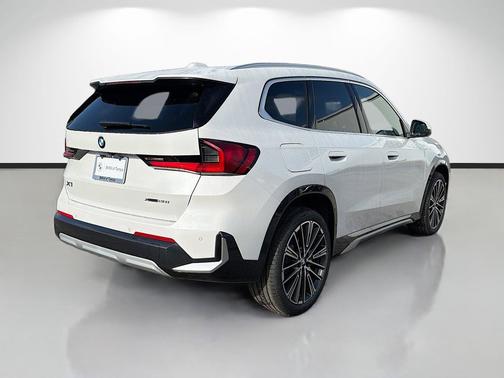 Mineral White Metallic 2026 BMW X1 xDrive28i