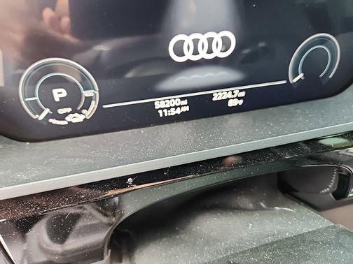 Glacier White Metallic 2022 Audi e-tron Premium Plus