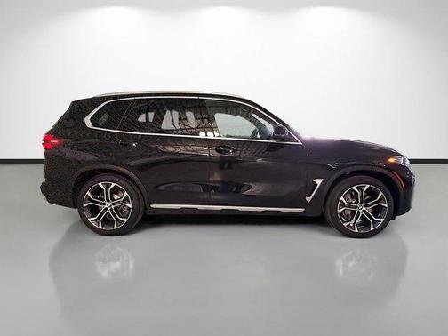 Black Sapphire Metallic 2026 BMW X5 PHEV xDrive50e