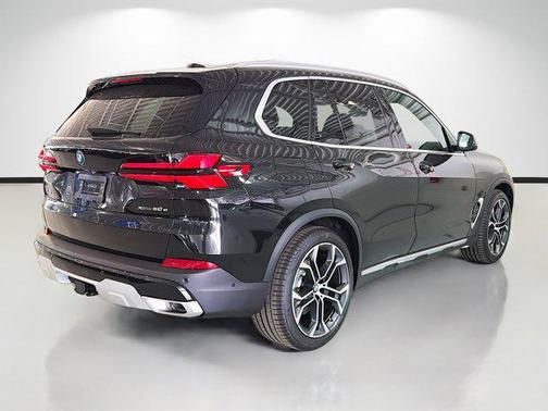 Black Sapphire Metallic 2026 BMW X5 PHEV xDrive50e