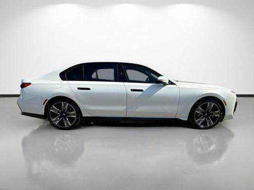 2023 BMW 740 i