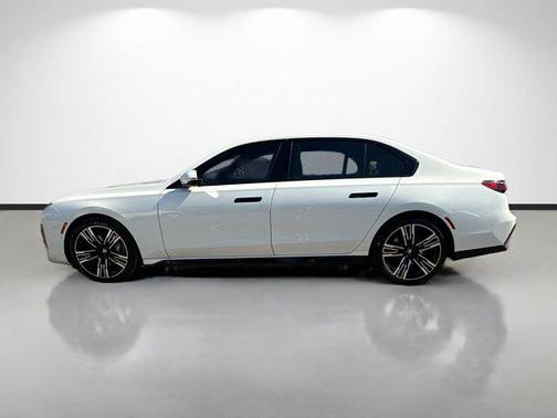 2023 BMW 740 i