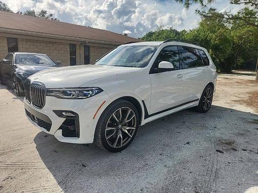 2022 BMW X7 M50i