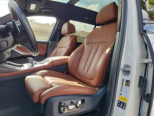 2022 BMW X7 M50i
