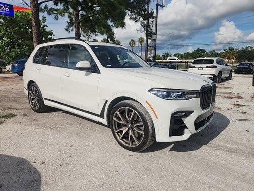 2022 BMW X7 M50i