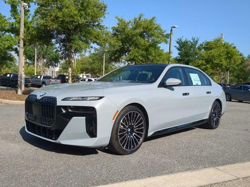 2025 BMW 760 760i xDrive