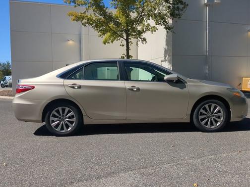 2016 Toyota Camry XLE