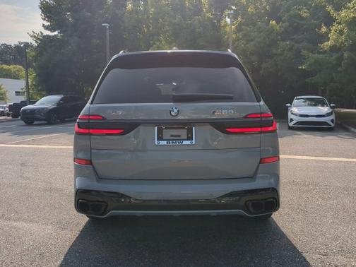 2025 BMW X7 M60i