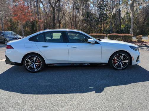 2026 BMW 550e 550e xDrive