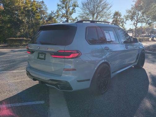 2024 BMW X7 M60i