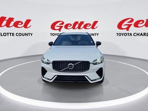 2022 Volvo XC60 R-Design
