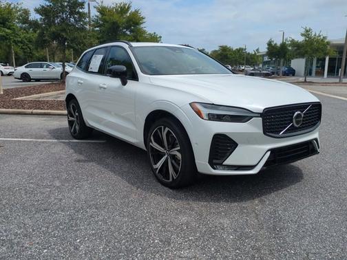2022 Volvo XC60 R-Design