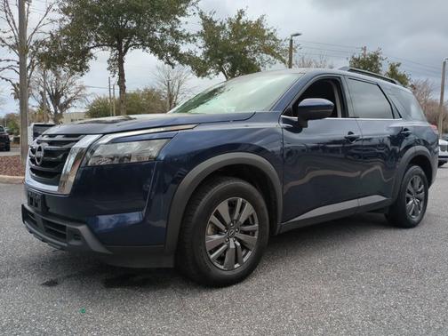 2025 Nissan Pathfinder SV