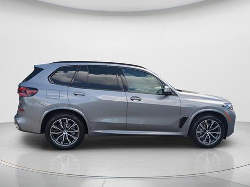 Skyscraper Grey Metallic 2026 BMW X5 xDrive40i