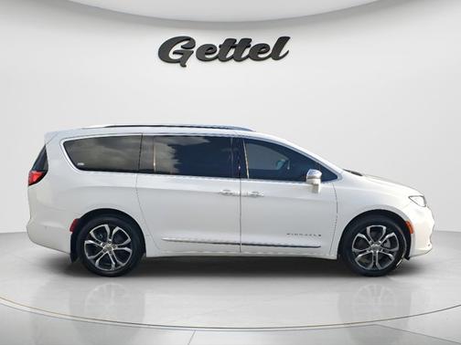 Bright White Clearcoat 2024 Chrysler Pacifica Pinnacle