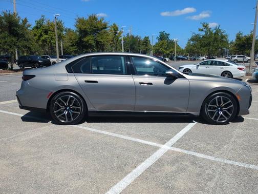 2026 BMW 750e 750e xDrive