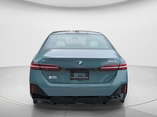 Cape York Green Metallic 2026 BMW 550e 550e xDrive