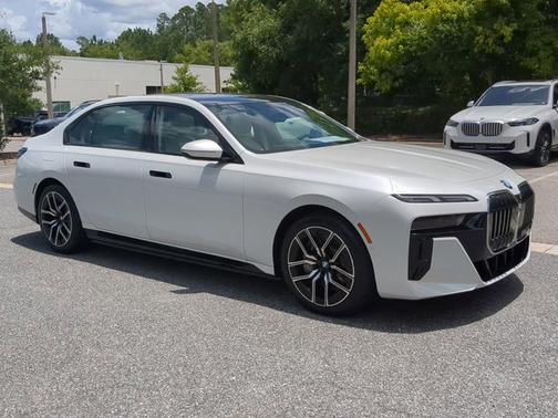 2025 BMW 750e 750e xDrive