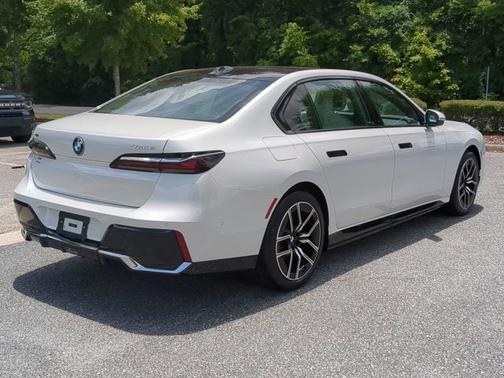 2025 BMW 750e 750e xDrive