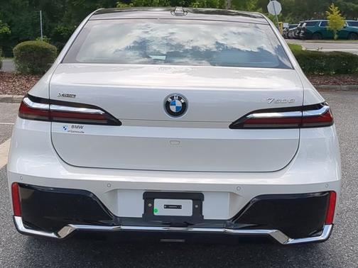 2025 BMW 750e 750e xDrive