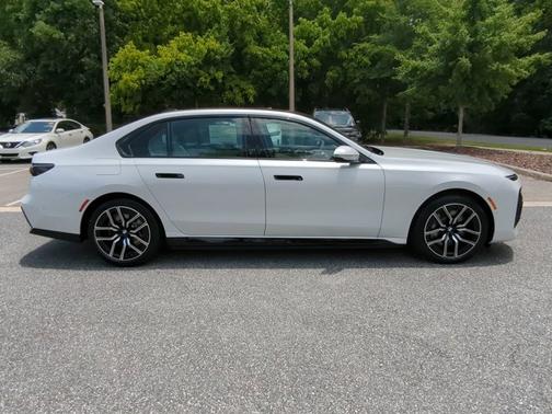 2025 BMW 750e 750e xDrive