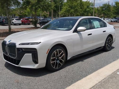 2025 BMW 750e 750e xDrive