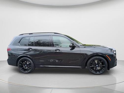 2026 BMW X7 M60i