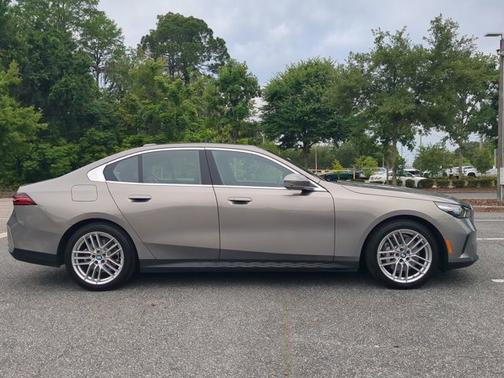 2024 BMW 530 530i