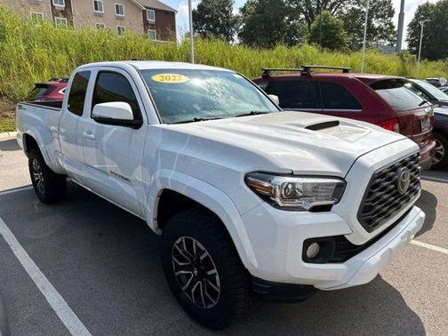 2022 Toyota Tacoma SR