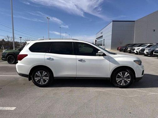 2020 Nissan Pathfinder SL